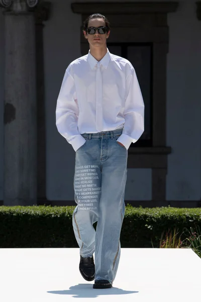 Look 53